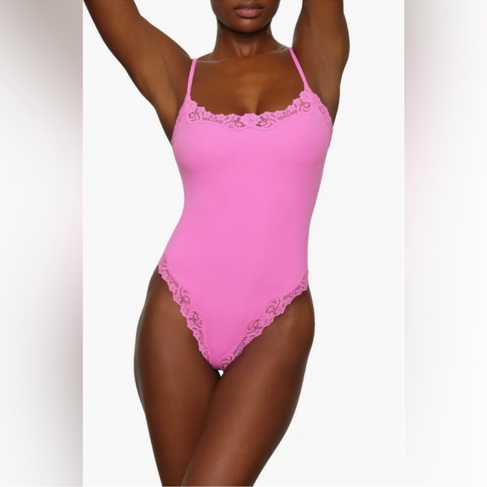Skims Fits Everybody Lace Bodysuit